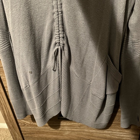 Lululemon Transformational Wrap - Picture 9 of 13